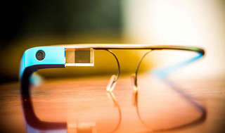 Иллюстрация к записи «Финансовые приложения на основе Google Glass – когда клиенты наденут очки»